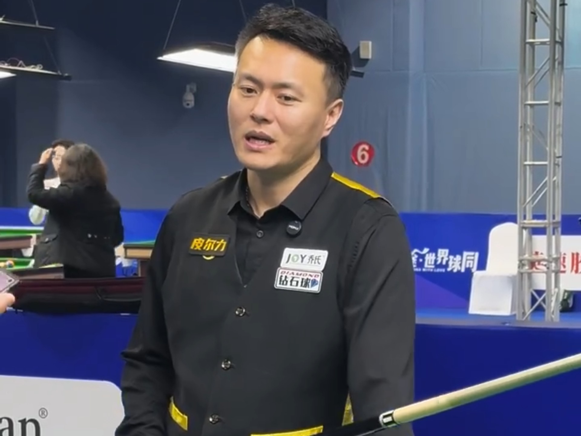 担着更大的 担着更大的