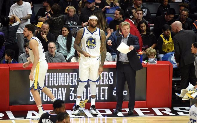 两队呈现出 两队呈现出